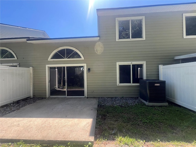 15 Misners Trl, Ormond Beach, FL 32174 - back of property featuring a patio