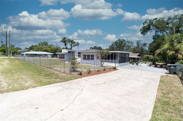 601 Berkshire Rd, Daytona Beach, FL 32114 - single story home featuring driveway and a sunroom
