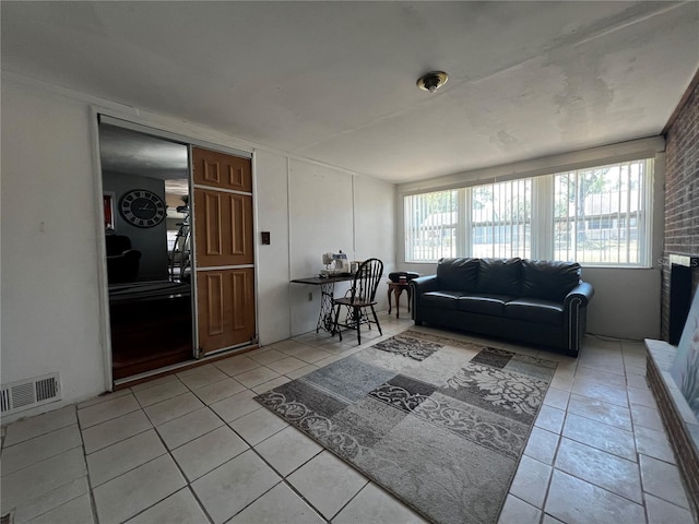 601 Berkshire Rd, Daytona Beach, FL 32114 - living area featuring light tile patterned floors