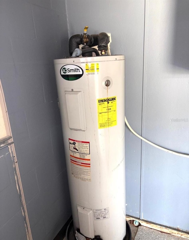 3 Cassia Ln, Debary, FL 32713 - utility room with electric water heater