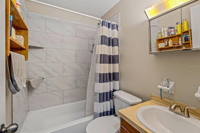 137 Fort Smith Blvd, Deltona, FL 32738 - bathroom with shower / tub combo, vanity, toilet, and a textured ceiling