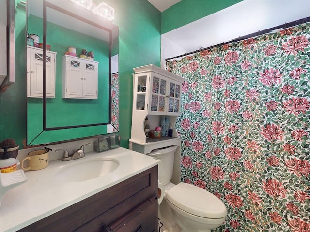 1229 Jeffery Dr, Port Orange, FL 32129 - bathroom with vanity, toilet, and a shower with shower curtain