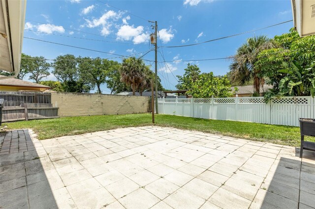 833 Lucerne Cir, Ormond Beach, FL 32174 - view of patio / terrace
