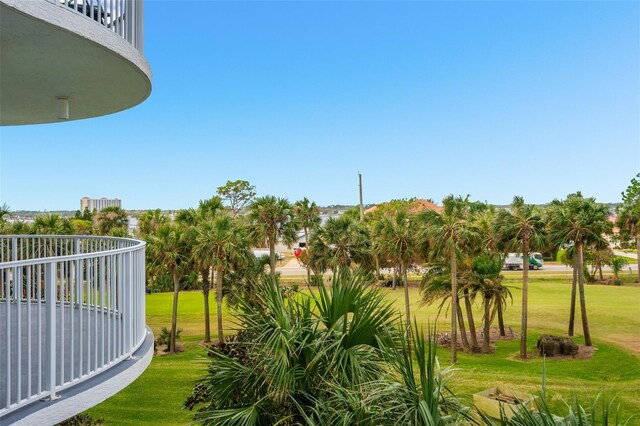 2 Oceans W Blvd Unit 305, Daytona Beach, FL 32118 - view of green lawn