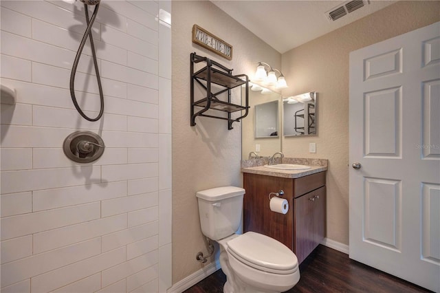 6 Laurel Pass Ct, Ocala, FL 34480 - full bath with a tile shower, wood finished floors, vanity, and toilet
