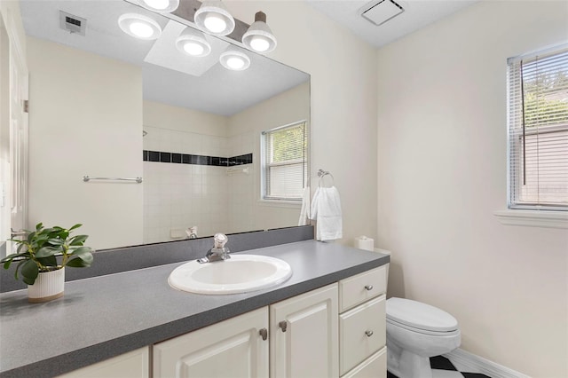 802 Royal Oak Ct, Deland, FL 32724 - full bath featuring toilet, vanity, plenty of natural light, and a tile shower