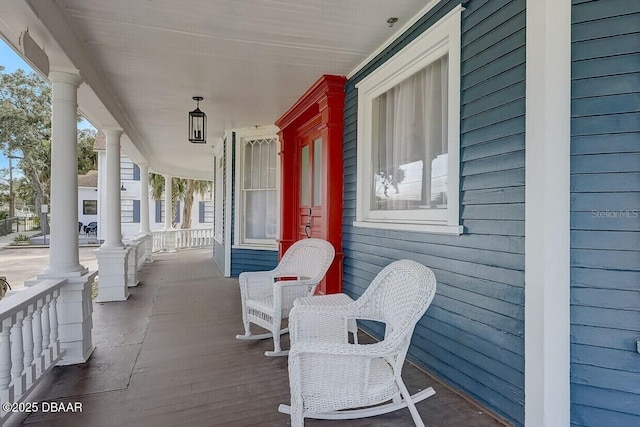 404 S Ridgewood Ave, Daytona Beach, FL 32114 - view of wooden porch