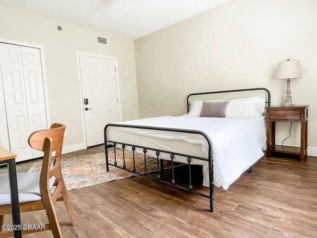 404 S Ridgewood Ave, Daytona Beach, FL 32114 - bedroom featuring wood finished floors, baseboards, and a closet