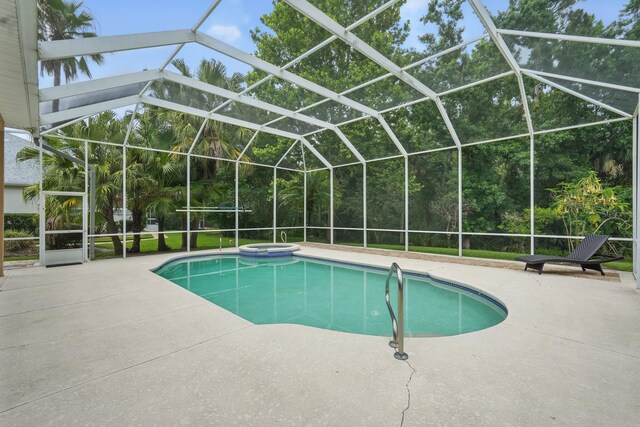 33 Coquina Ridge Way, Ormond Beach, FL 32174 - view of swimming pool featuring a patio, a pool with connected hot tub, and a lanai