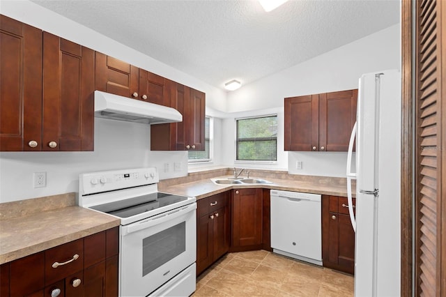 1018 E Gaucho Cir, Deltona, FL 32725 - kitchen with white appliances, under cabinet range hood, a sink, a textured ceiling, and vaulted ceiling