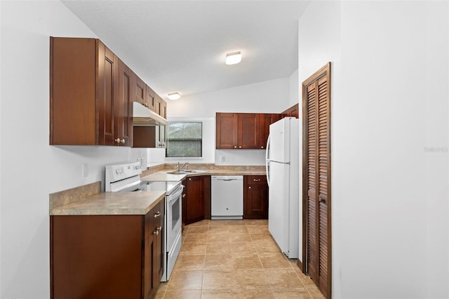 1018 E Gaucho Cir, Deltona, FL 32725 - kitchen featuring white appliances, under cabinet range hood, a sink, vaulted ceiling, and light countertops