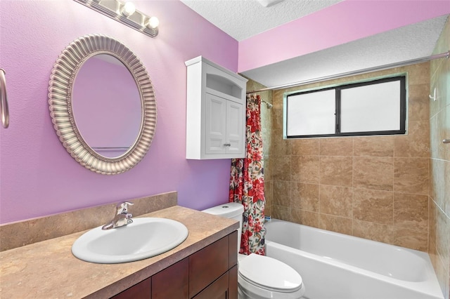 1018 E Gaucho Cir, Deltona, FL 32725 - full bath featuring toilet, vanity, shower / tub combo, and a textured ceiling