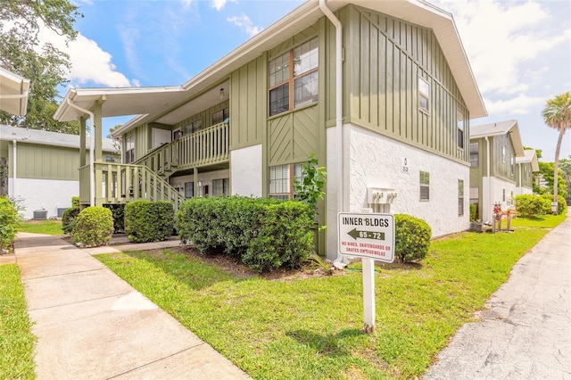 840 Center Ave Unit 280, Daytona Beach, FL 32117 - view of home's exterior with board and batten siding and a yard