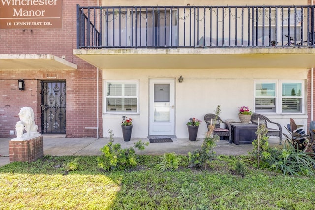 10 Lynnhurst Dr Unit 1050, Ormond Beach, FL 32176 - property entrance with brick siding and a balcony