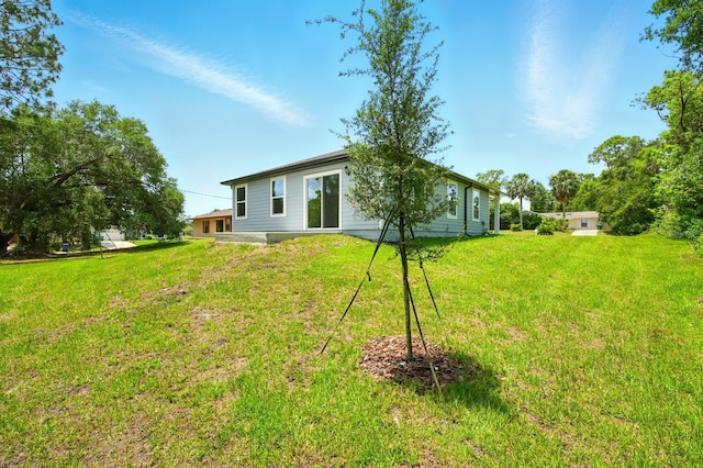1161 Kenway Ave, Deltona, FL 32738 - back of property with a lawn