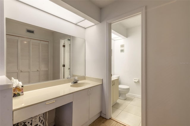 961 S Lakewood Ter Unit C, Port Orange, FL 32127 - bathroom with vanity and a closet