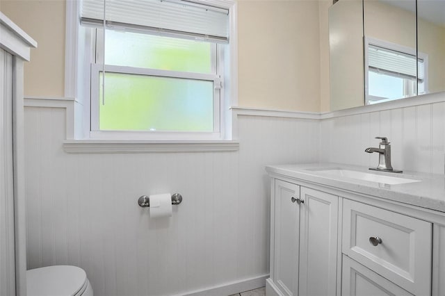 502 W Hogle Ave, Deland, FL 32720 - half bathroom featuring a wainscoted wall and vanity