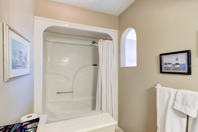 1383 Tumblin Dr, New Smyrna Beach, FL 32168 - bathroom featuring a shower with curtain