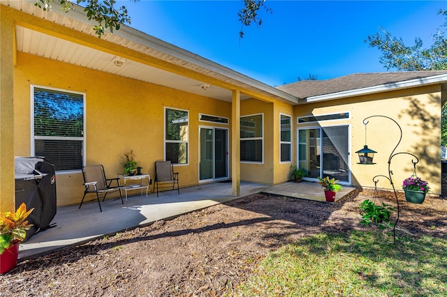727 Grape Ivy Ln, New Smyrna Beach, FL 32168 - back of property with a patio area and stucco siding