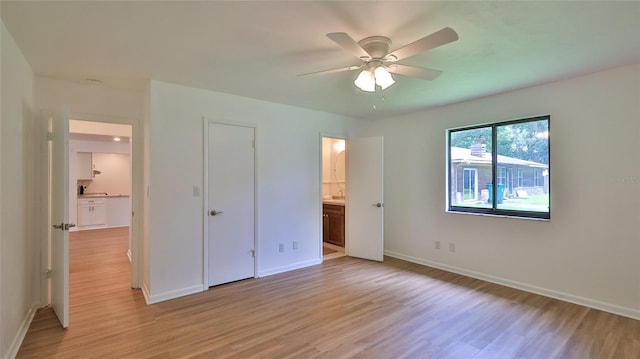 1017 Chippewa Trl, Daytona Beach, FL 32117 - unfurnished bedroom featuring light wood finished floors, ensuite bath, and a ceiling fan