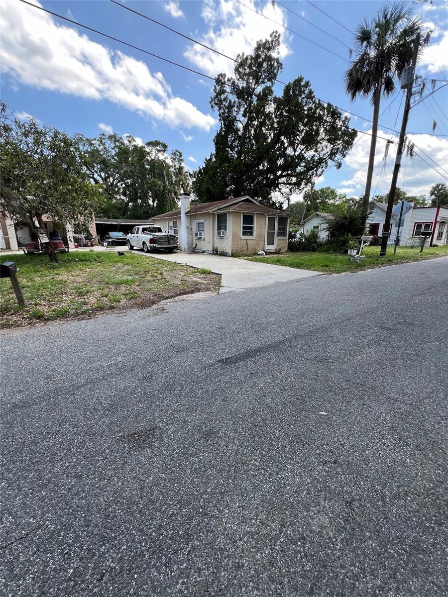 521 Wallace St, Daytona Beach, FL 32114 - photo 1