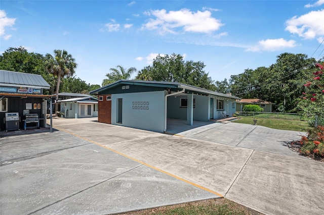 1085 Indigo Rd, Ormond Beach, FL 32174 - rear view of house featuring driveway