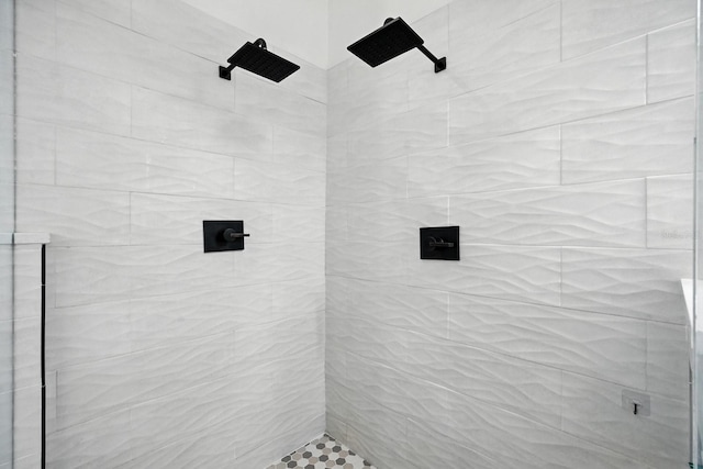 19 Tomoka Cove Way, Ormond Beach, FL 32174 - bathroom featuring a tile shower