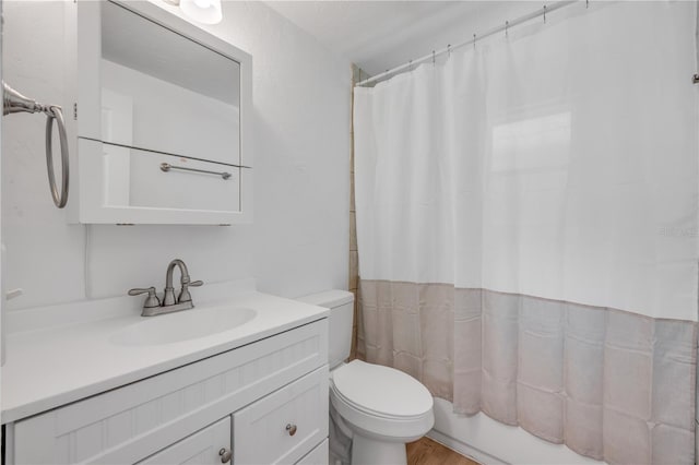 173 Cedar Ave, Orange City, FL 32763 - full bath featuring vanity and shower / tub combo with curtain