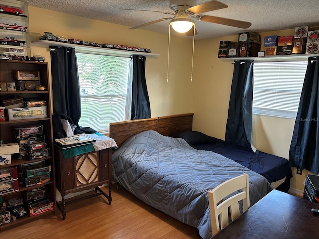 1887 Viking Ave, Deltona, FL 32725 - bedroom featuring wood finished floors, a textured ceiling, and a ceiling fan