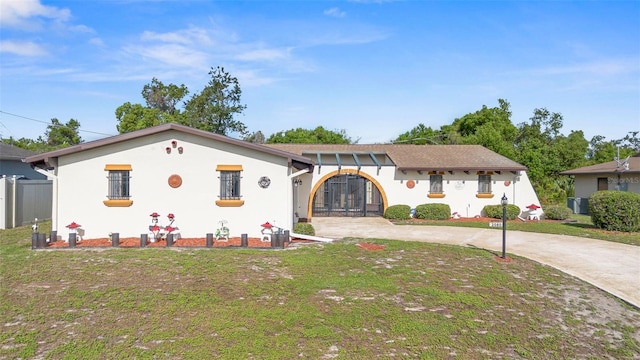 2080 Roseway Ave, Deltona, FL 32738 - view of front of home featuring a front yard, stucco siding, and concrete driveway
