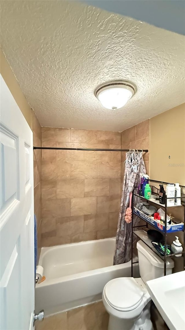 1025 Persian St, Deltona, FL 32725 - full bath with shower / bathtub combination with curtain and a textured ceiling