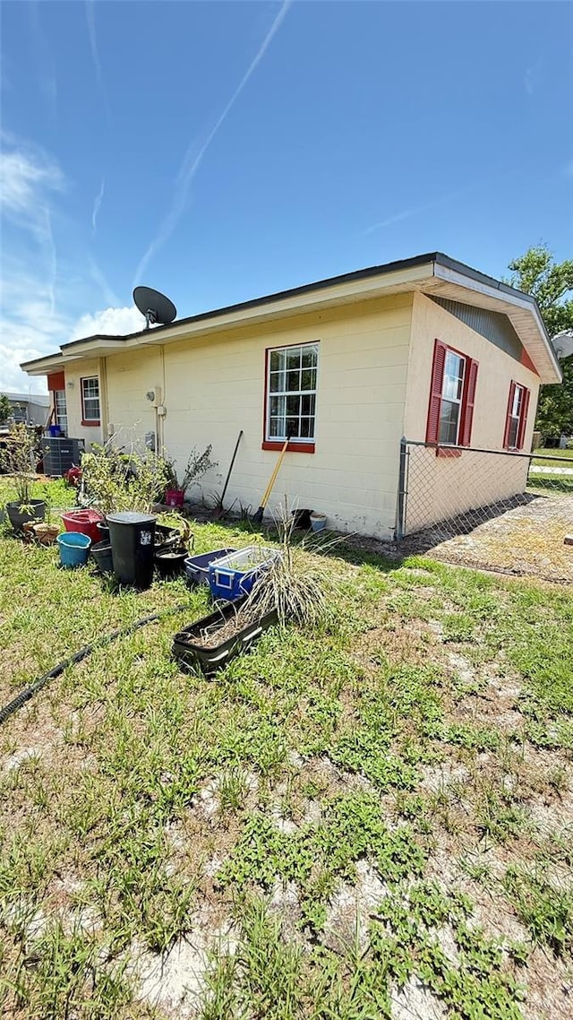1025 Persian St, Deltona, FL 32725 - view of side of property with concrete block siding and a yard