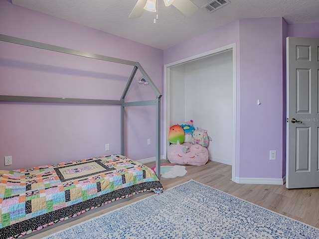 5936 Boggs Ford Rd, Port Orange, FL 32127 - bedroom with wood finished floors, a ceiling fan, and a textured ceiling