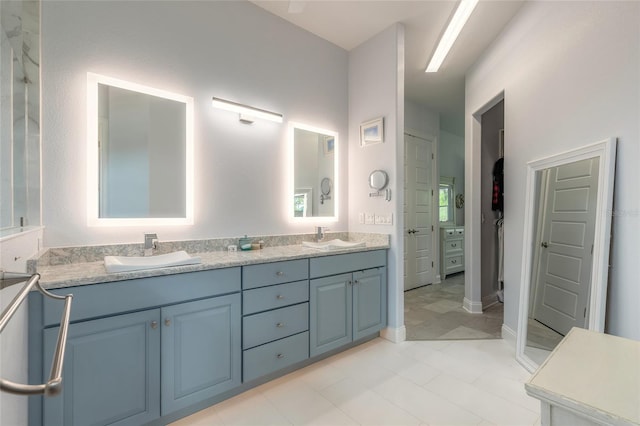 2816 E Venetian Lake Cir, New Smyrna Beach, FL 32168 - bathroom with double vanity