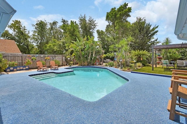 1366 Valhalla St, Deltona, FL 32725 - view of swimming pool with a patio and a fenced backyard