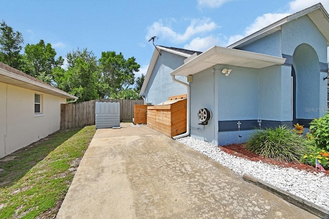 1366 Valhalla St, Deltona, FL 32725 - view of side of property featuring stucco siding and concrete driveway