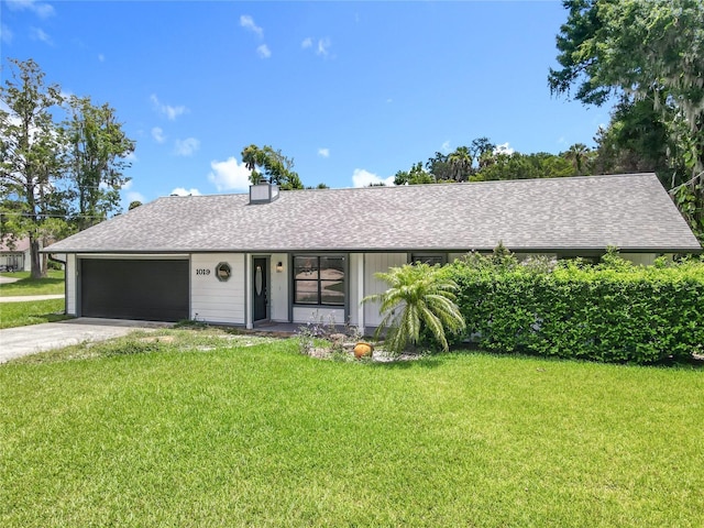 1019 Chippewa Trl, Daytona Beach, FL 32117 - single story home featuring a front yard, an attached garage, a shingled roof, and driveway