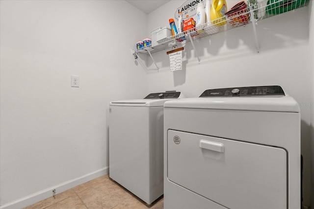 815 Fillmore Ct, Davenport, FL 33837 - laundry area featuring washer and clothes dryer and baseboards