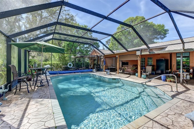 2345 Tomoka Farms Rd, Port Orange, FL 32128 - swimming pool with a patio and a lanai