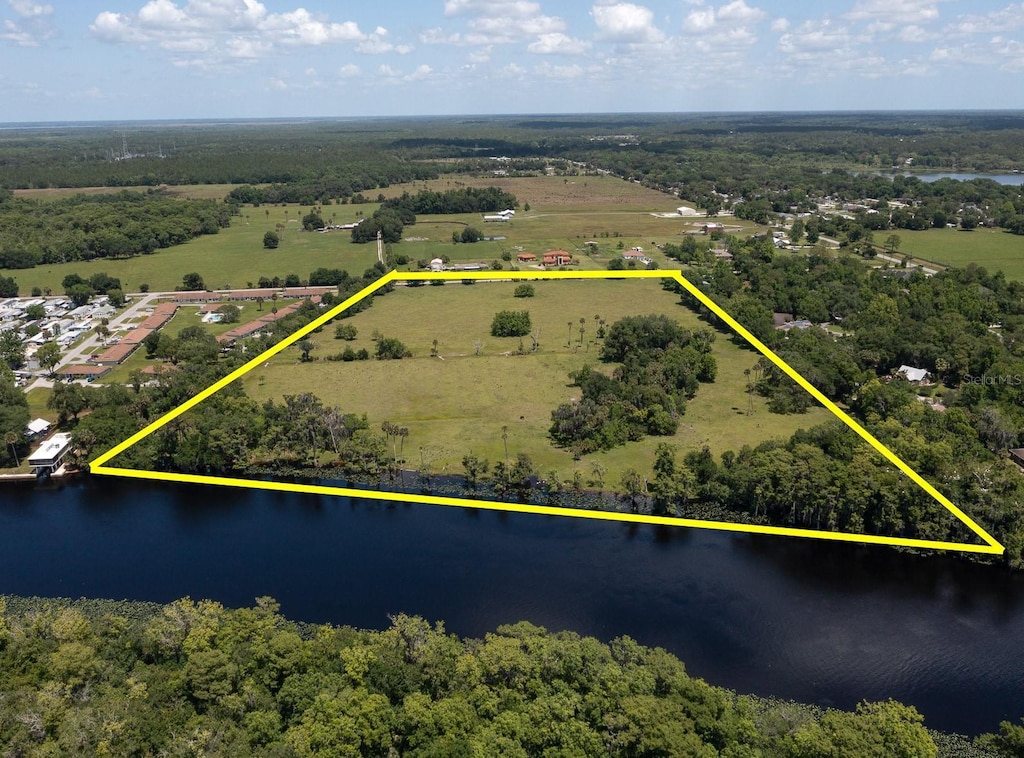 2738 Botts Landing Rd, Deland, FL 32720