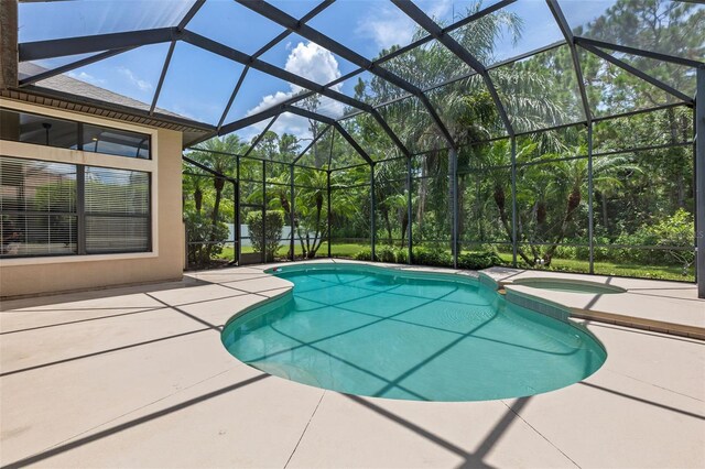 6710 Merryvale Ln, Port Orange, FL 32128 - view of pool featuring a patio, a pool with connected hot tub, and glass enclosure