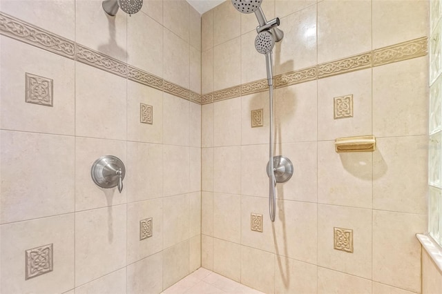 2515 S Atlantic Ave Unit 507, Daytona Beach, FL 32118 - bathroom with a tile shower