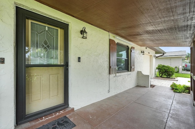 2931 Lantern Dr, South Daytona, FL 32119 - view of exterior entry featuring a porch and stucco siding