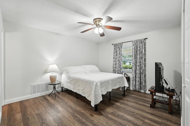 2931 Lantern Dr, South Daytona, FL 32119 - bedroom featuring dark wood-style flooring, a ceiling fan, and a textured ceiling