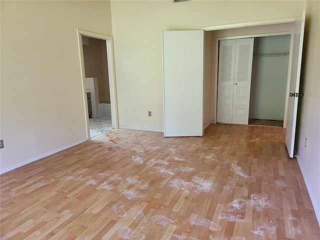 5915 Crystal View Dr, Orlando, FL 32819 - unfurnished bedroom featuring light wood-type flooring, a closet, and ensuite bathroom