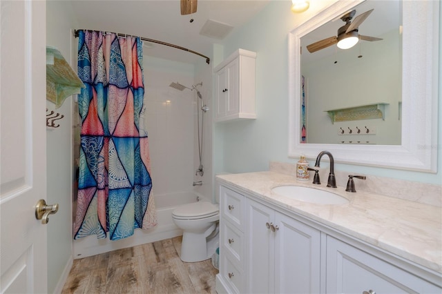 6151 Sabal Point Cir, Port Orange, FL 32128 - full bath featuring ceiling fan, vanity, wood finished floors, and shower / bath combination with curtain
