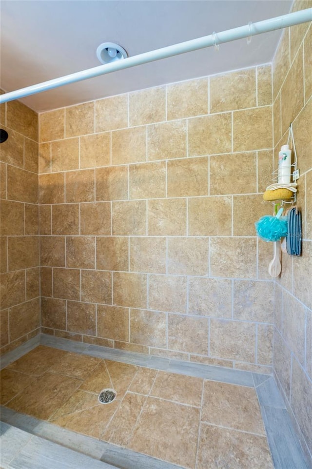 4666 Fir Rd, New Smyrna Beach, FL 32168 - full bath featuring tiled shower
