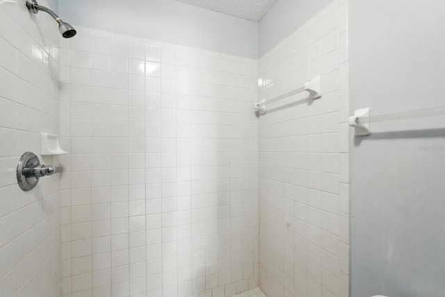 1512 Heritage Ln, Daytona Beach, FL 32117 - full bathroom featuring a tile shower and a textured ceiling