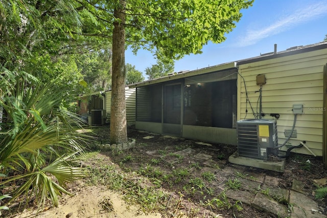 1512 Heritage Ln, Daytona Beach, FL 32117 - view of yard featuring a sunroom