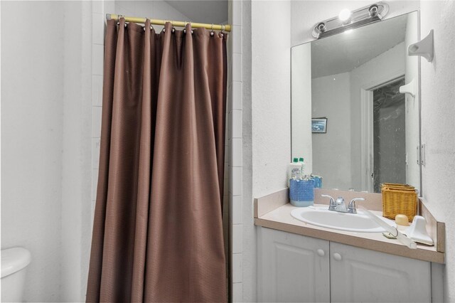 bathroom with toilet and vanity